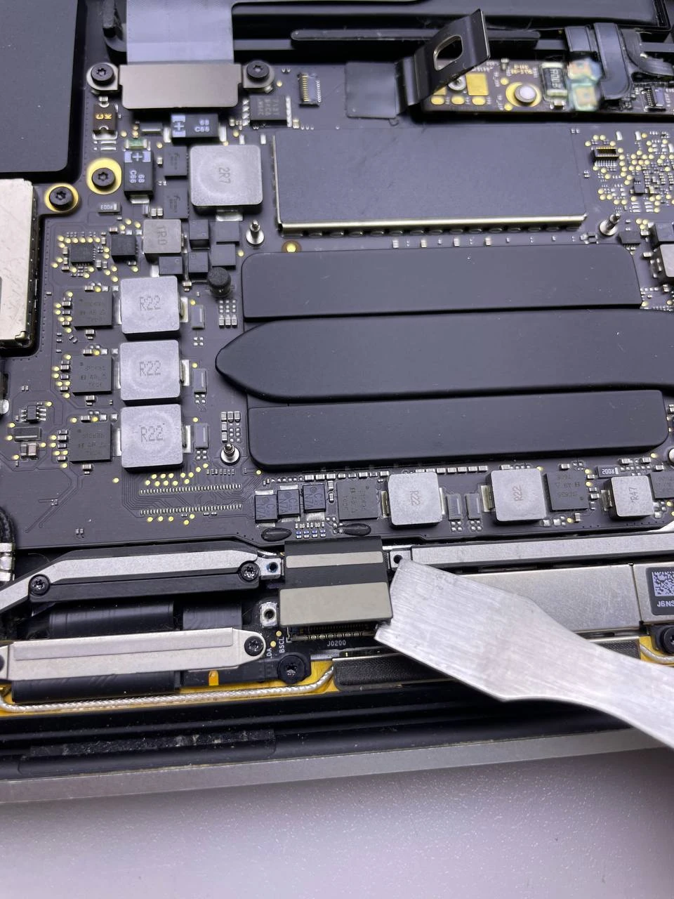 MacBook Pro 13 A1708 2017 Display Assembly Replacement - TechToro.io